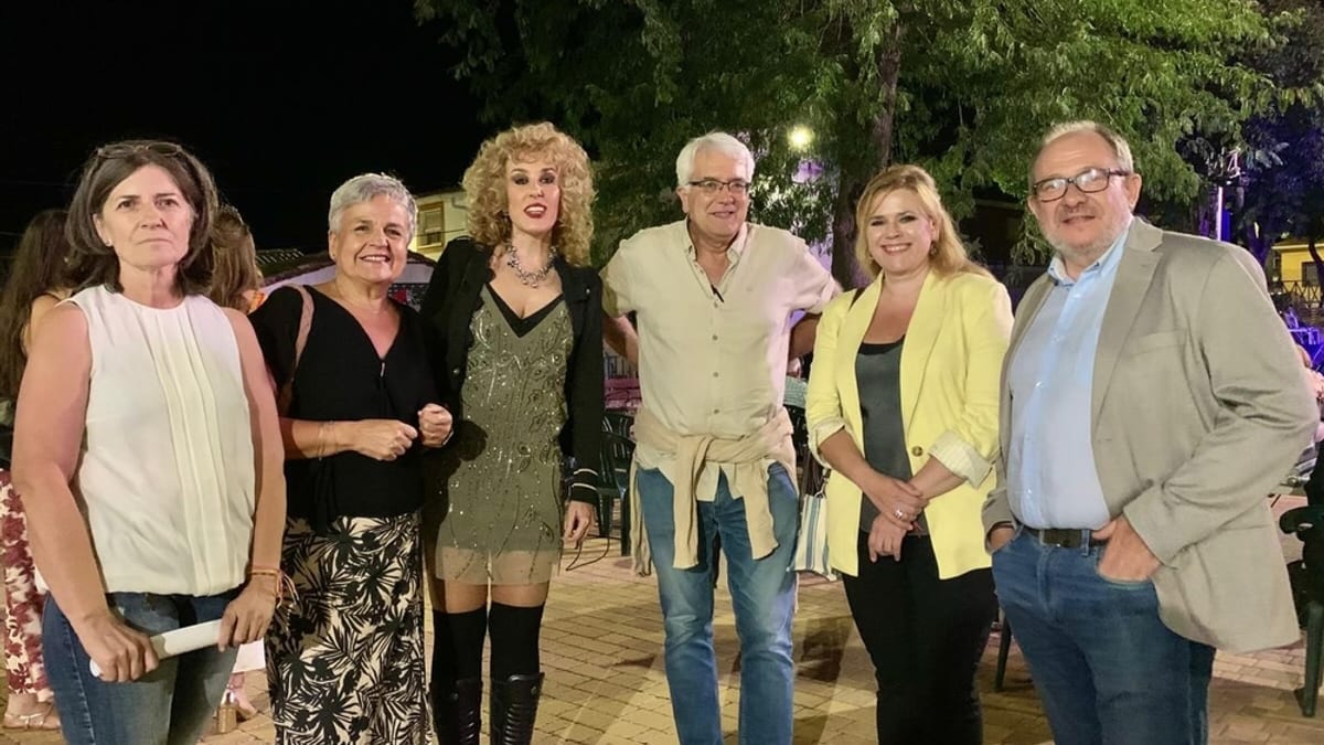Inauguración de fiestas patronales en Cólliga con coronación de Corte de Honor y autoridades institucionales