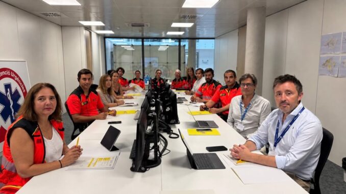 Sanidad coordina dispositivo de vigilancia sanitaria durante el eclipse Reunión del gabinete de Salud en la base del Samu061 con presencia de la consellera Manuela García Romero y responsables sanitarios durante la coordinación del dispositivo del eclipse