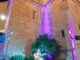 Primera velada del festival Encuentra la Música en Cáceres con público disfrutando de la actuación musical nocturna