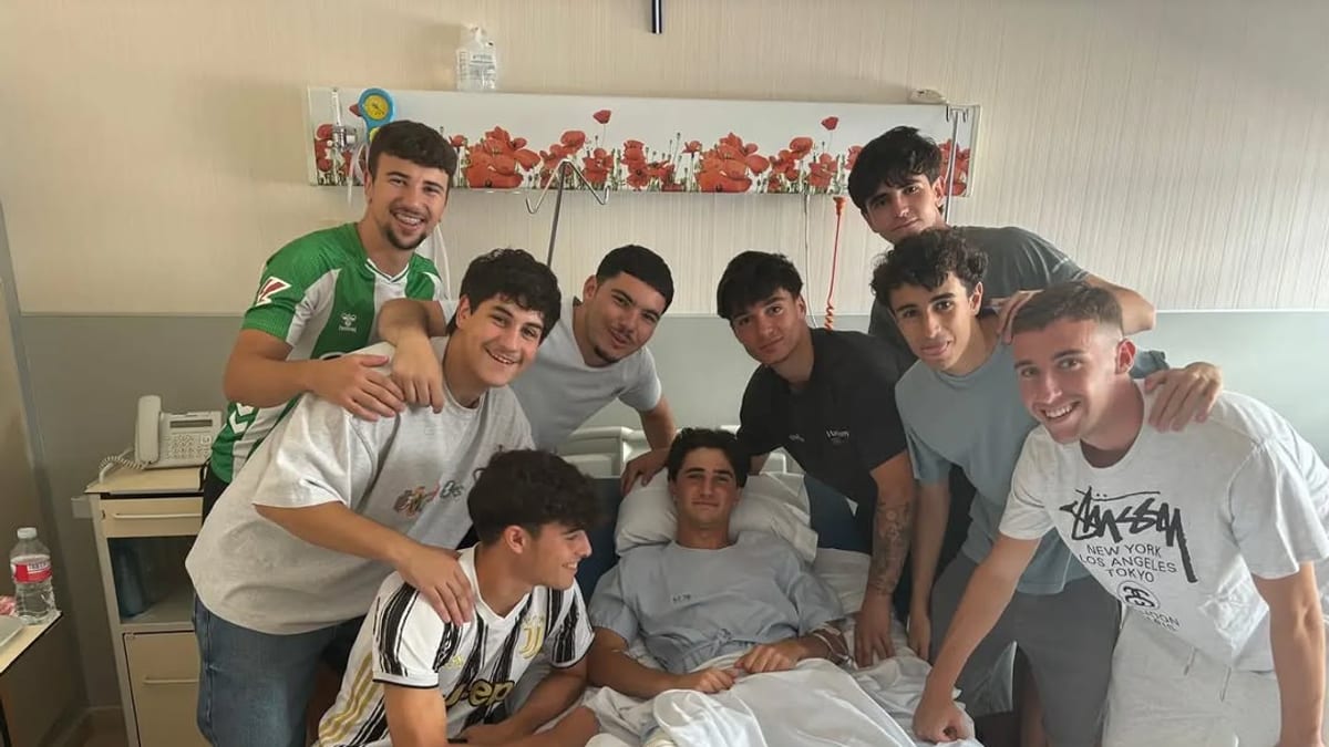 Visita de apoyo del equipo de Navalcarnero a Nacho Carrillo acompañado de cuerpo técnico y directiva
