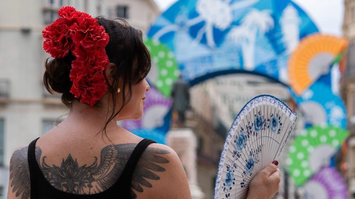 Imágenes del ambiente festivo de la Feria de Málaga en el Centro durante el domingo