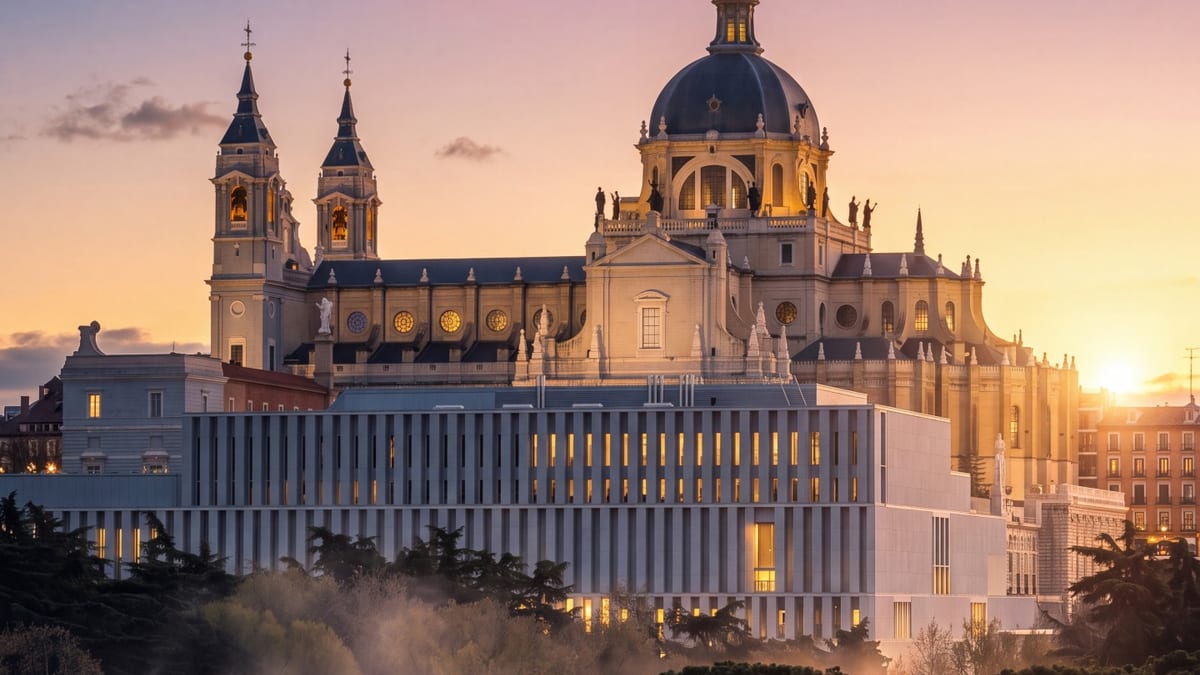 Fachada de la Galería de las Colecciones Reales junto al Palacio Real de Madrid
