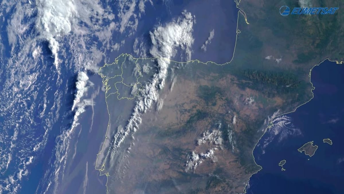 Imagen satelital EUMETSAT de Galicia mostrando sistemas nubosos de inestabilidad atmosférica el 8 de agosto de 2026