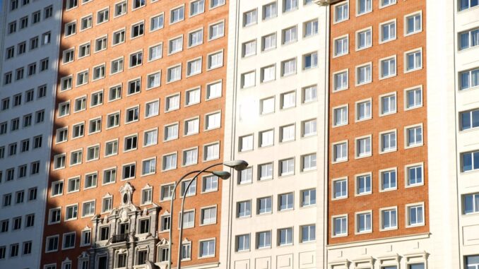 El Hospital Severo Ochoa reforma su bloque obstétrico con una inversión de 430.000 euros para mejorar la atención a madres y recién nacidos Vista del nuevo quirófano del bloque obstétrico del Hospital Severo Ochoa de Leganés