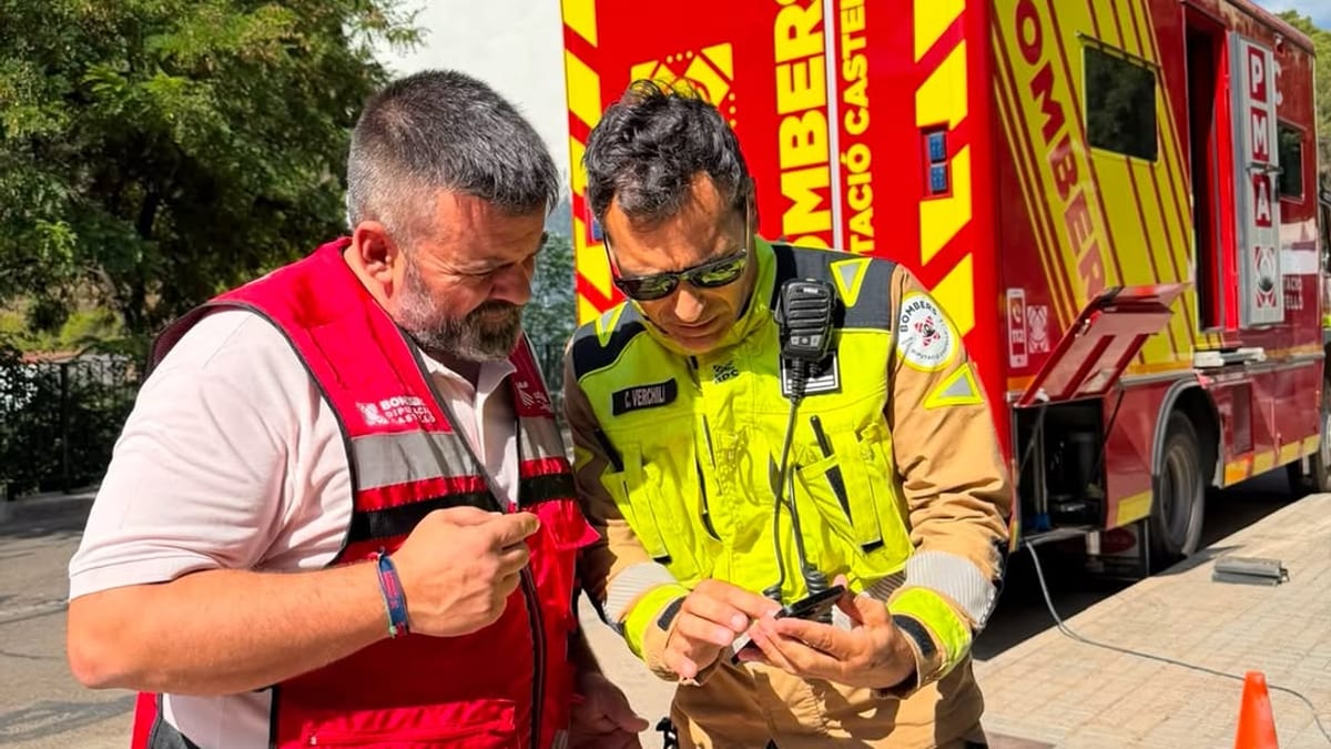 Camión de bomberos del Cuerpo de Bomberos en labores de emergencia durante el incendio de Segorbe