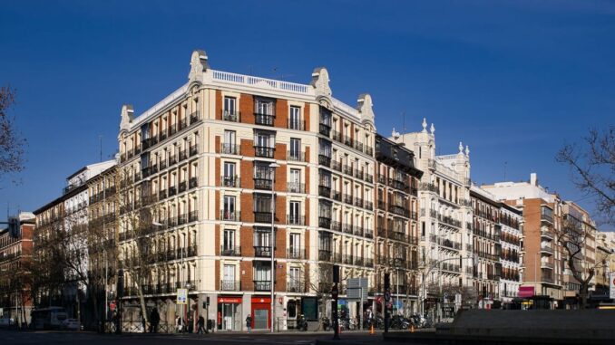 Madrid se convierte en acusación popular en el incendio de Lozoyuela tras estrenar nueva ley de protección ambiental Incendio forestal en la Sierra Oeste de Madrid - Archivo