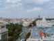 Representación artística de la red de comunicaciones cuánticas MADQuantum-CM de la Comunidad de Madrid con interconexiones entre infraestructuras de fibra óptica