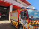 Camión de bomberos del Consorcio Provincial de Huelva en el lugar del incendio de la caravana