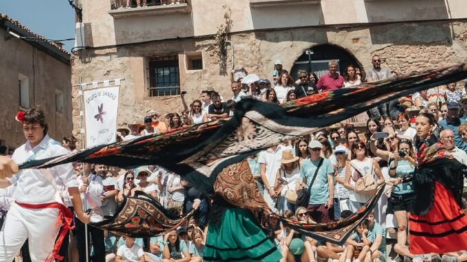 Muro en Cameros acoge la XXXVI edición del Día del Camero Viejo Visitantes en la XXXVI edición del Día del Camero Viejo celebrada en Muro en Cameros con exhibición de cultura y oficios tradicionales cameranos