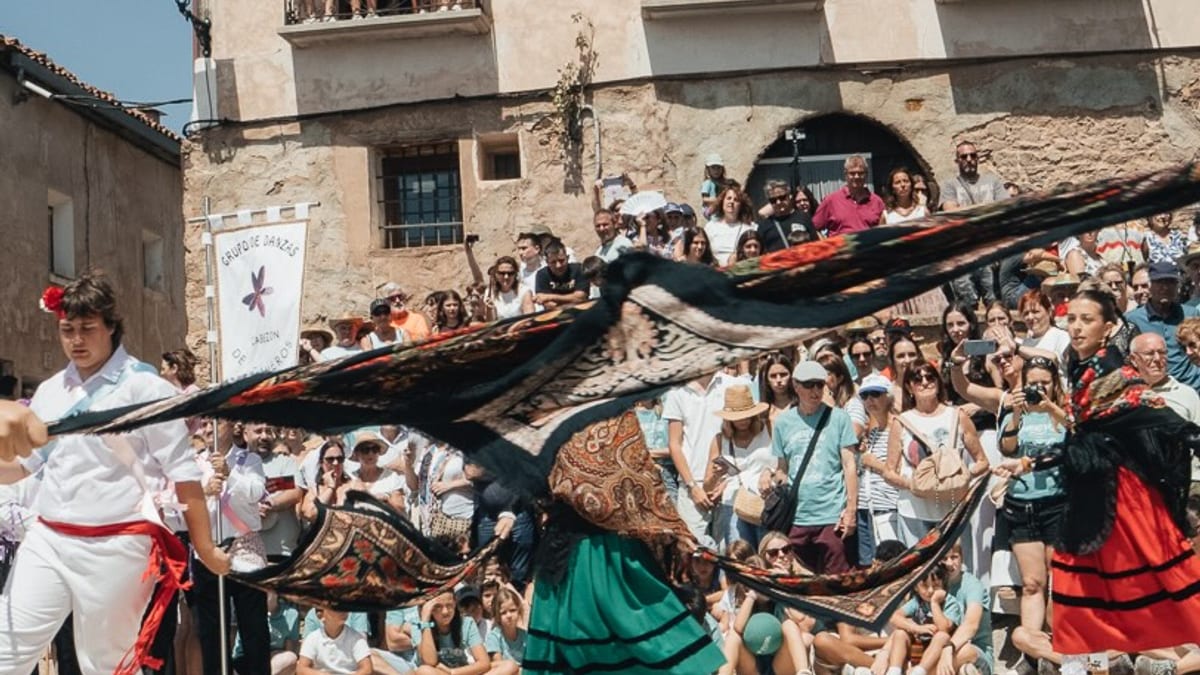 Visitantes en la XXXVI edición del Día del Camero Viejo celebrada en Muro en Cameros con exhibición de cultura y oficios tradicionales cameranos