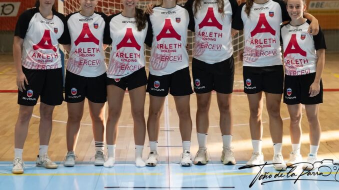 Apuesta por su cantera con siete jugadoras en pretemporada en Navalcarnero Jugadoras de la cantera de Navalcarnero durante la pretemporada del primer equipo