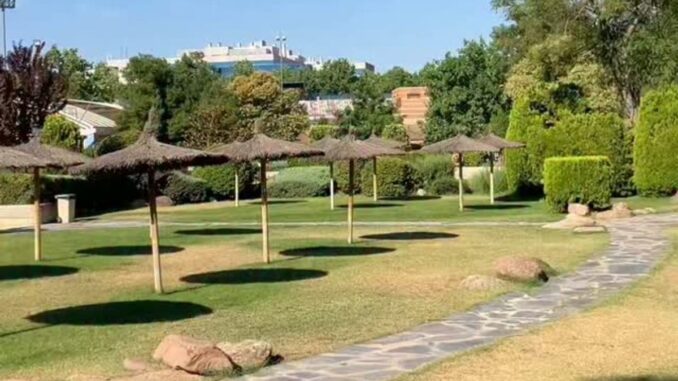 La piscina de verano de Alcobendas abre hasta el 7 de septiembre Piscina de verano del Polideportivo Municipal José Caballero de Alcobendas con zonas de agua y áreas de descanso