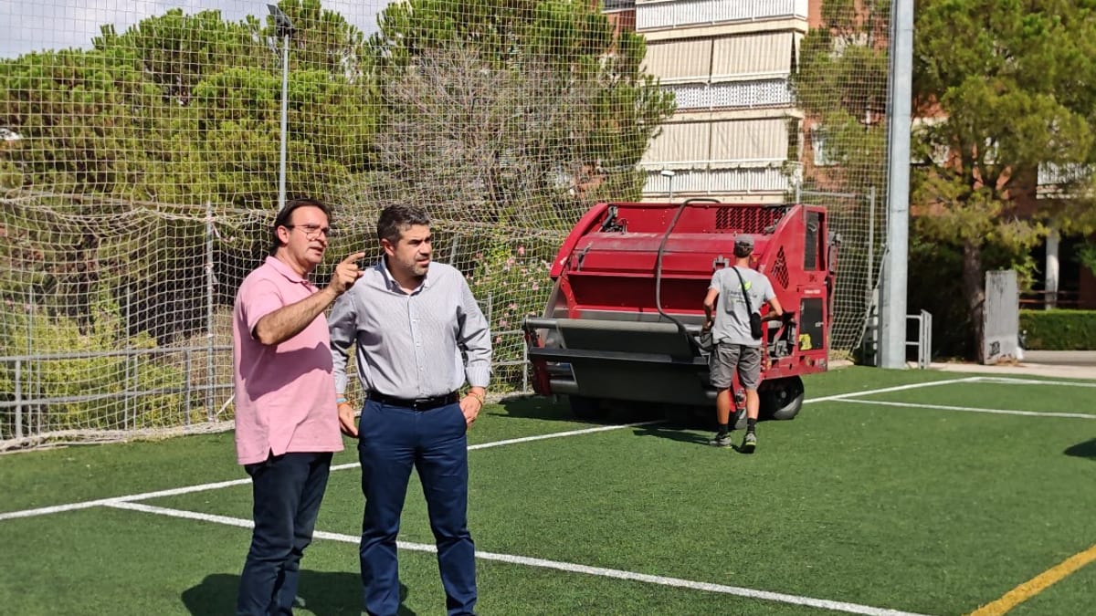 Imagen de las obras de remodelación de los campos de fútbol del Polideportivo del Restón en Valdemoro