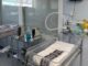 Paciente descansando en una cama de hospital como parte del programa RiberaSueño