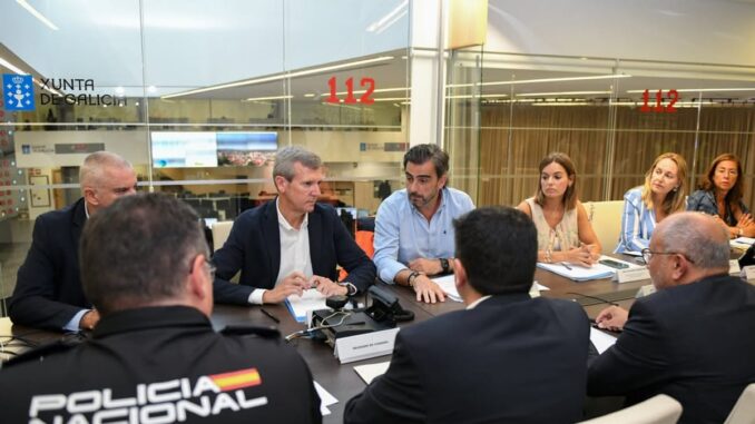 Alfonso Rueda Valenzuela durante su visita al Centro de Coordinación Operativa Integrado en A Estrada