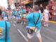Procesión con músicos y participantes vistiendo camisetas azules durante las Fiestas del Santísimo Cristo de los Remedios