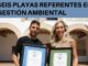 Cartel informativo del Ajuntament de Santa Eulària des Riu sobre la renovación de la certificación ambiental ISO 14001:2015 en seis playas