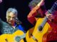 Músicos tocando guitarras acústicas en el escenario del SOM Festival de Castellón