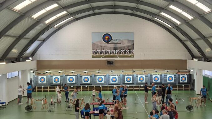 Jornada de puertas abiertas de Tiro con Arco en las Ferias de Alcalá 2026 Participantes en la jornada de puertas abiertas de Tiro con Arco del Club Sagitta durante las Ferias de Alcalá 2026