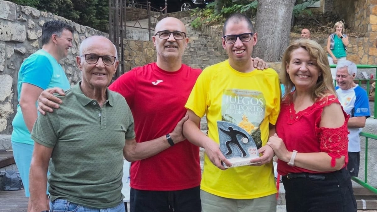 Participantes en el Torneo de Bolos Conquenses San Julián 2026 durante las jornadas de modalidad individual