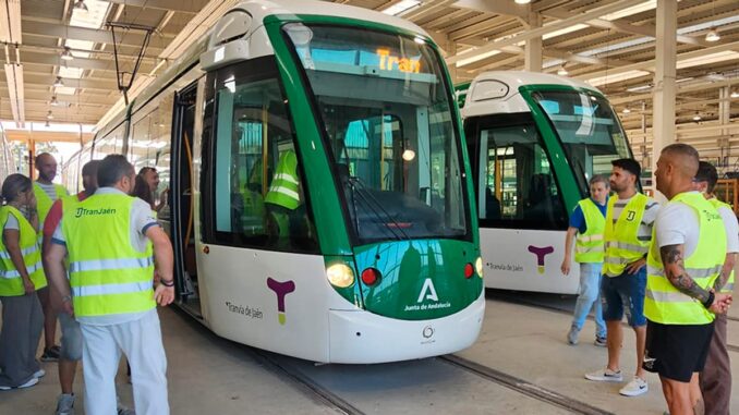 El tranvía de Jaén circulará diariamente para formar a sus conductores Tranvía de Jaén en fase de pruebas y formación de conductores