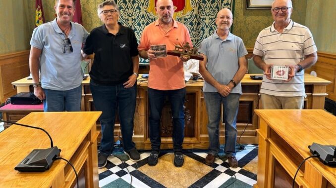 La Trova del Llano llega a Cuenca para el Fusión Folk Ciudad de Cuenca Recepción oficial a La Trova del Llano en el Consistorio de Cuenca con el concejal de Festejos Alberto Castellano y el cronista oficial Miguel Romero