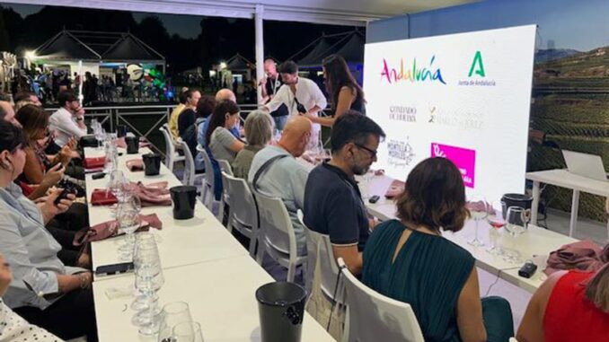 Promociona sus Rutas del Vino en el salón Vinòforum de Roma en Andalucía Logo de vinos de Andalucía y marca de promoción enoturística