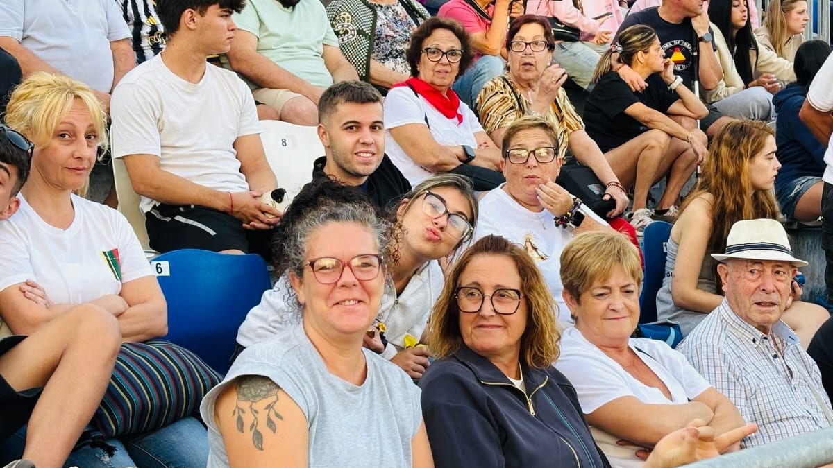 Multitud de espectadores en las gradas durante el segundo día de encierro en Arganda del Rey
