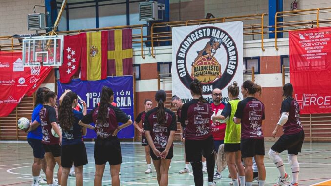 El Baloncesto Navahermosa inicia la semana tras el partido del lunes Encuentro de baloncesto del equipo Navahermosa de Navalcarnero durante el partido del lunes