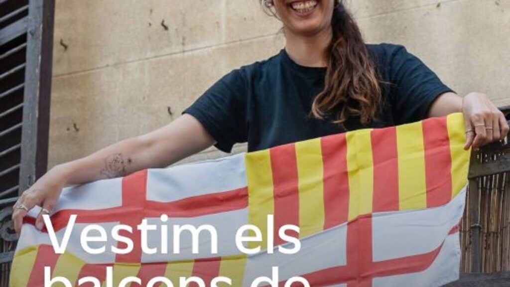 Campaña 'Vestim els balcons de festa' del Ayuntamiento de Barcelona para decorar balcones con banderas durante la Mercè