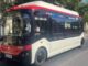 Autobús eléctrico de barrio número 4104 circulando en Barcelona