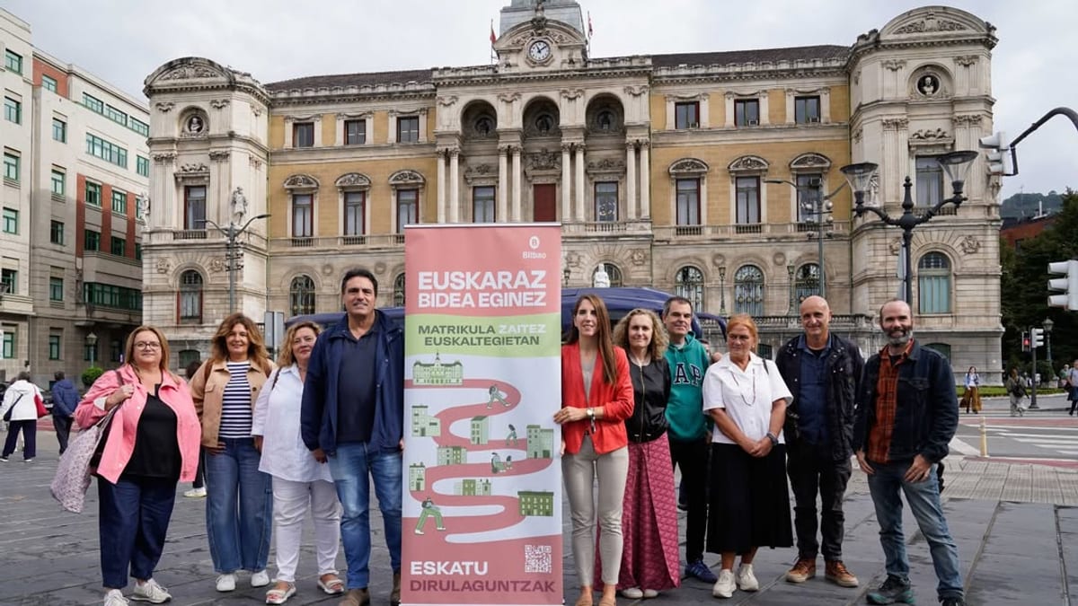 Cartel de la campaña 'Euskaraz bidea eginez' del Ayuntamiento de Bilbao para matriculación en Euskaltegis 2026-2027