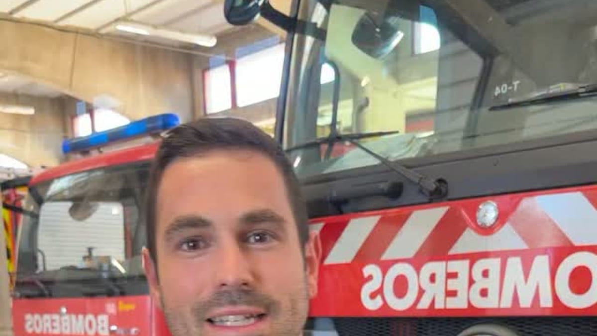 Bomberos de Logroño en acto de las fiestas de San Mateo 26 con equipos de seguridad