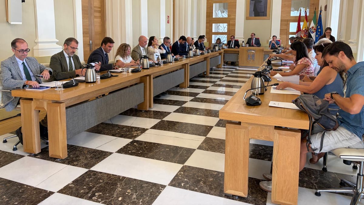 Sesión plenaria del Ayuntamiento de Cáceres donde se aprobó la segunda rebaja de impuestos de la legislatura
