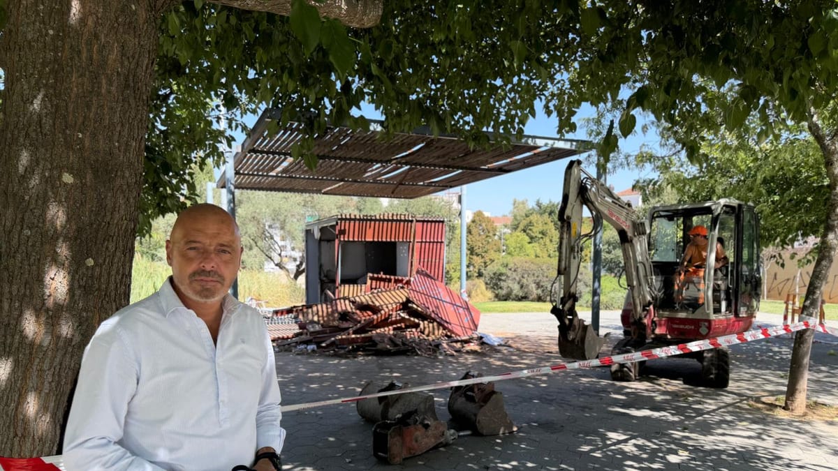 Obras de instalación de aseos públicos autolimpiables en parques de Cáceres