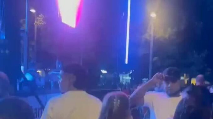 Calle Salsa reúne a mil personas en la Plaza Primero de Mayo Participantes bailando en la edición de Calle Salsa en la Plaza Primero de Mayo de Logroño con ritmos latinos