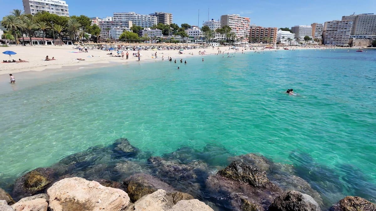 Imagen aérea de Calvià y Magaluf con infraestructuras turísticas