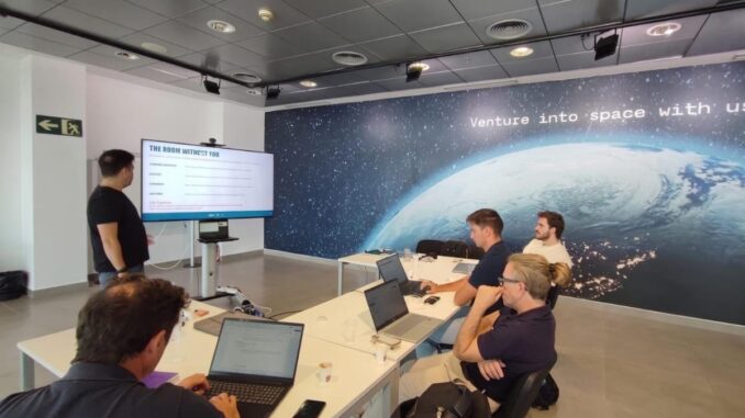 Castellón abre convocatoria para cuatro 'start-ups' en la incubadora espacial europea Cartel de la incubadora espacial de Castellón convocando a emprendedores del sector aeroespacial
