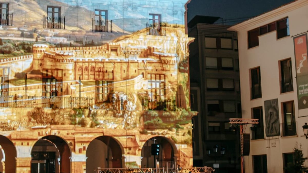 Videomapping del 775 aniversario de Castellón iluminando la fachada de la Plaza Mayor