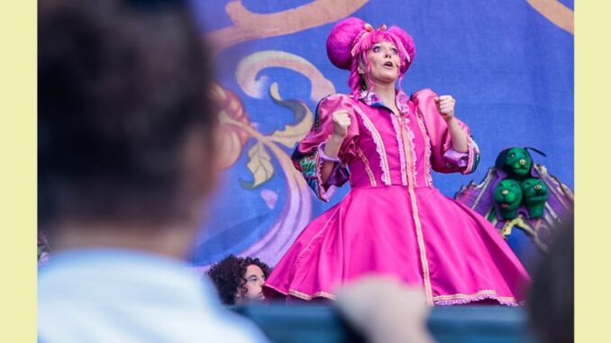 "Cenicienta, el Musical" reúne a familias en el Parque de Colón Escena del espectáculo Cenicienta, el Musical en el Parque de Colón de Majadahonda durante las Fiestas del Stmo. Cristo de los Remedios 2026