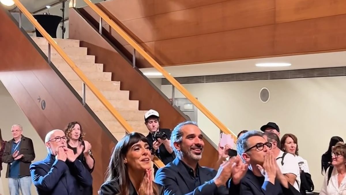 Equipo de la película 'Cinco minutos más' en la alfombra roja del Festival de Cine de San Sebastián