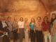 Miembros de clubes de lectura visitando las Cuevas del Beaterio en Cádiz durante la actividad del programa Orgullosos de nuestra historia