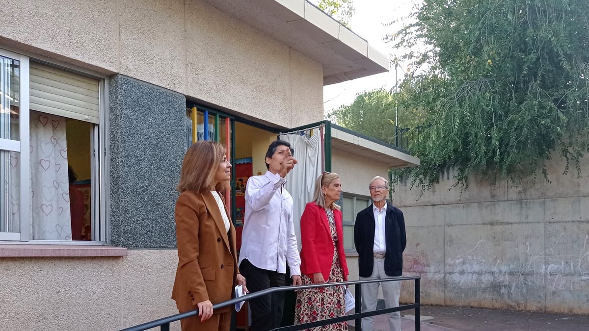 La alcaldesa de Collado-Villalba inaugura el curso 2026-2027 en el CEIP El Enebral junto a docentes y alumnos