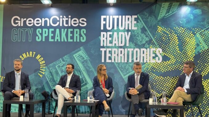 Conrado Escobar participa en el foro GreenCities sobre ciudades inteligentes Conrado Escobar, alcalde de Logroño, en el foro GreenCities sobre ciudades inteligentes y movilidad sostenible