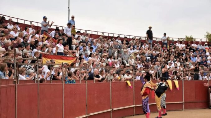 David Galván triunfa en la corrida de cierre de las Fiestas 2026 Plaza de toros con público en las gradas durante la corrida de cierre de las Fiestas 2026 de Villaviciosa de Odón