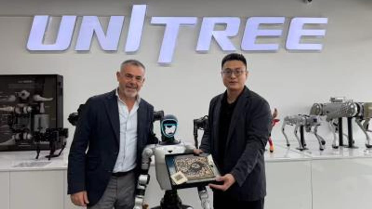 José Díez, vicepresidente segundo del Consell, durante su visita a la sede de Unitree en Hangzhou