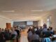 Sala de conferencias con asistentes durante presentación sobre comunidades energéticas en Piornal