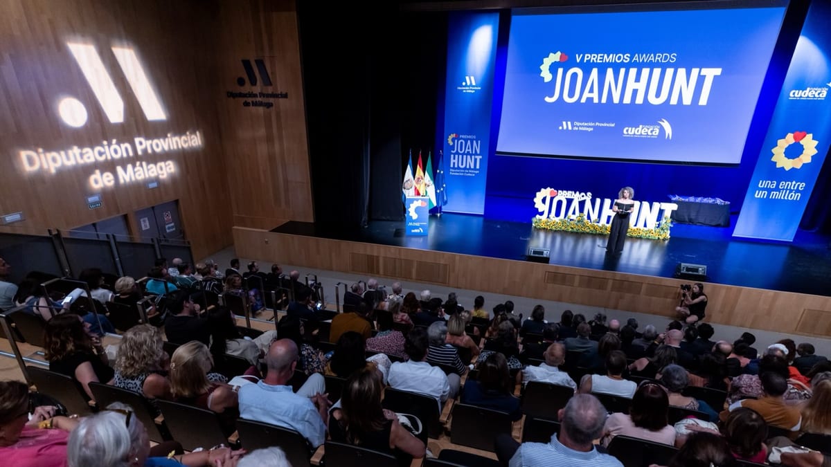 Cartel promocional de los Premios Joan Hunt 2026 de la Diputación Provincial de Málaga y Fundación Cudeca