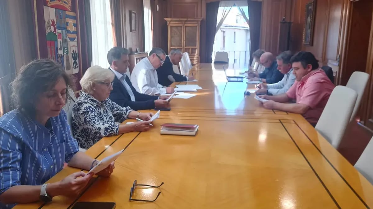 Reunión de la Junta de Gobierno de la Diputación de Zamora en sala de conferencias