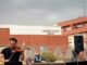 El Dúo Macondo actúa en la Plaza Joaquín Elizalde durante el evento 'Noches con arte en el barrio' de Logroño
